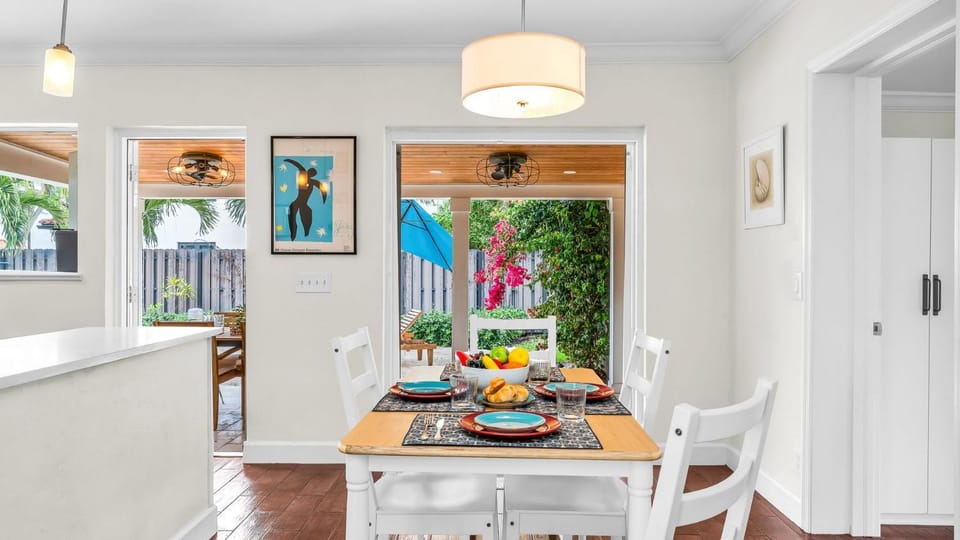Palm Beach Retreat Salt Pool I Outdoor Dine & BBQ Villa in West Palm Beach