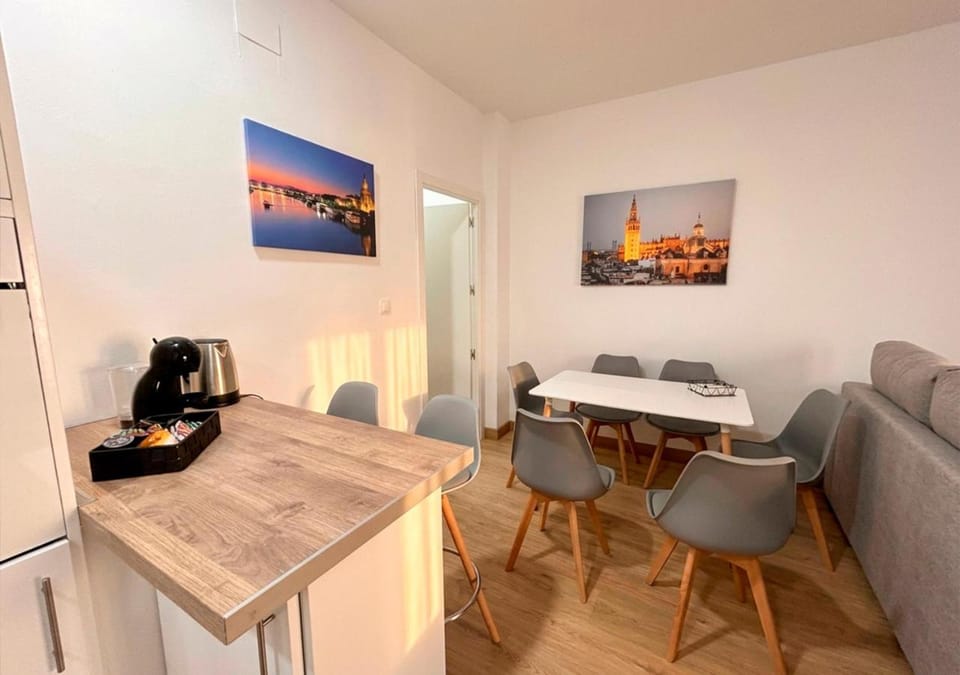 Kitchen or kitchenette, Living room, Seating area, Dining area