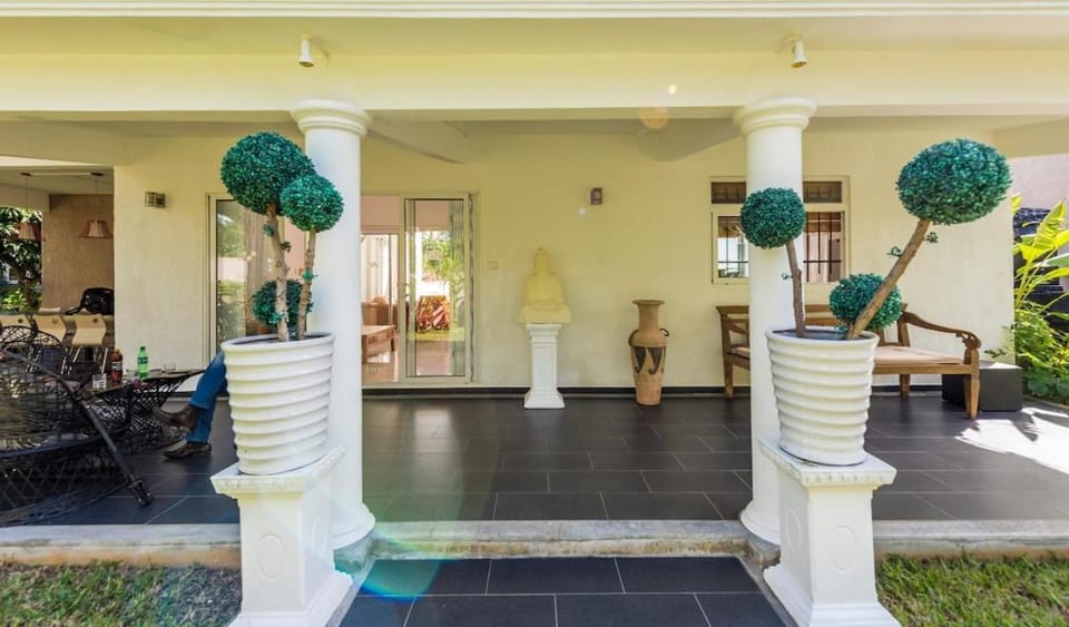 Day, Balcony/Terrace, Seating area, Garden view