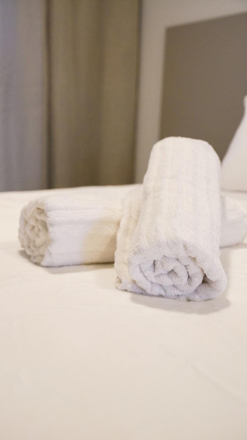 Bed, Bedroom, towels