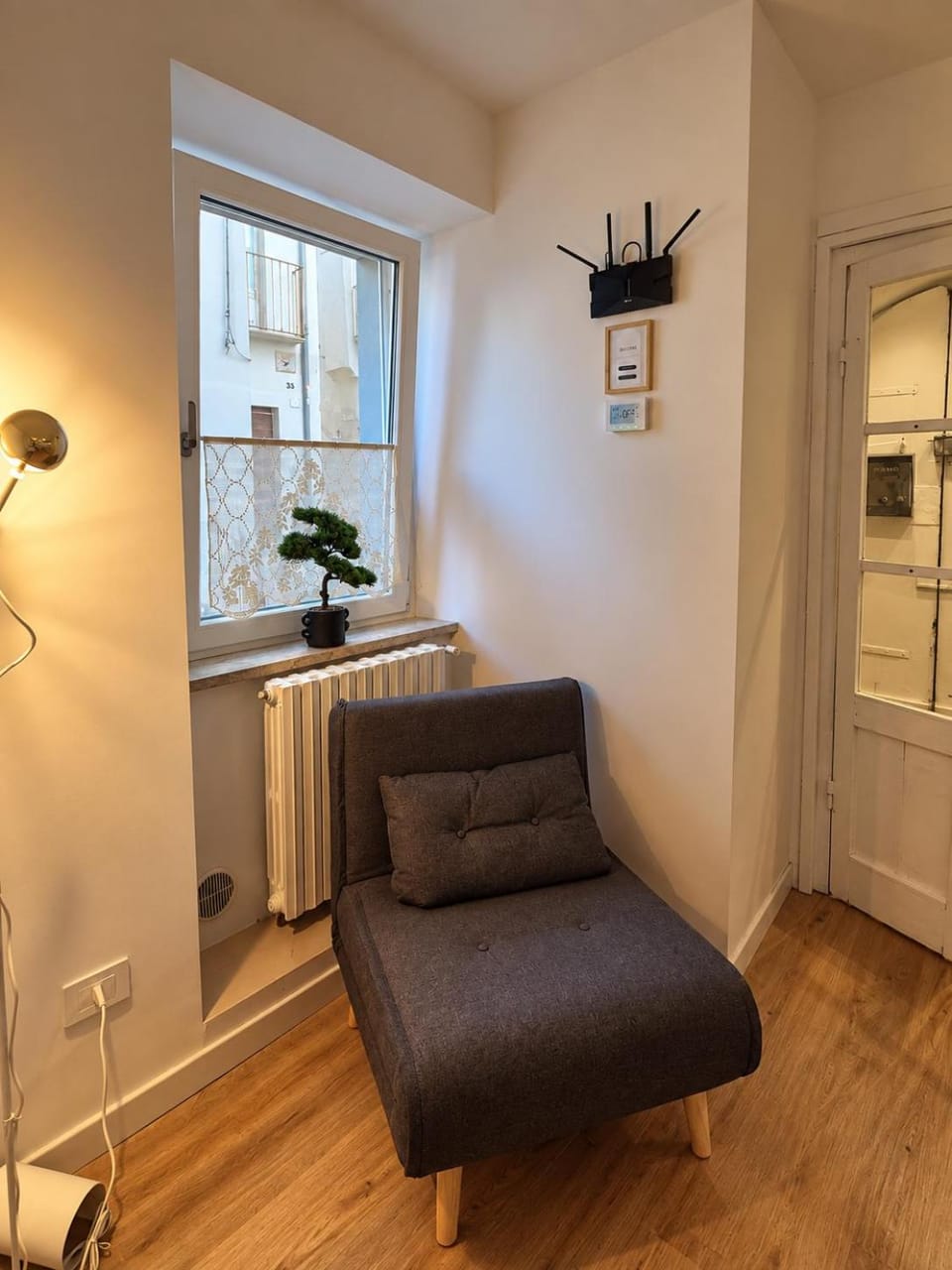 Living room, internet