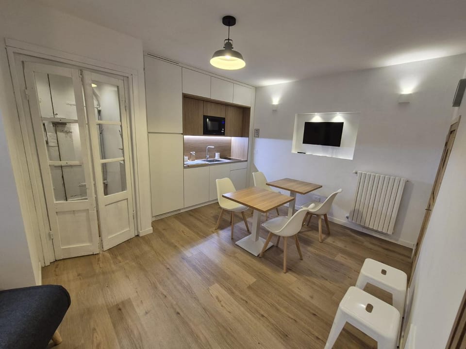 TV and multimedia, Living room, Dining area