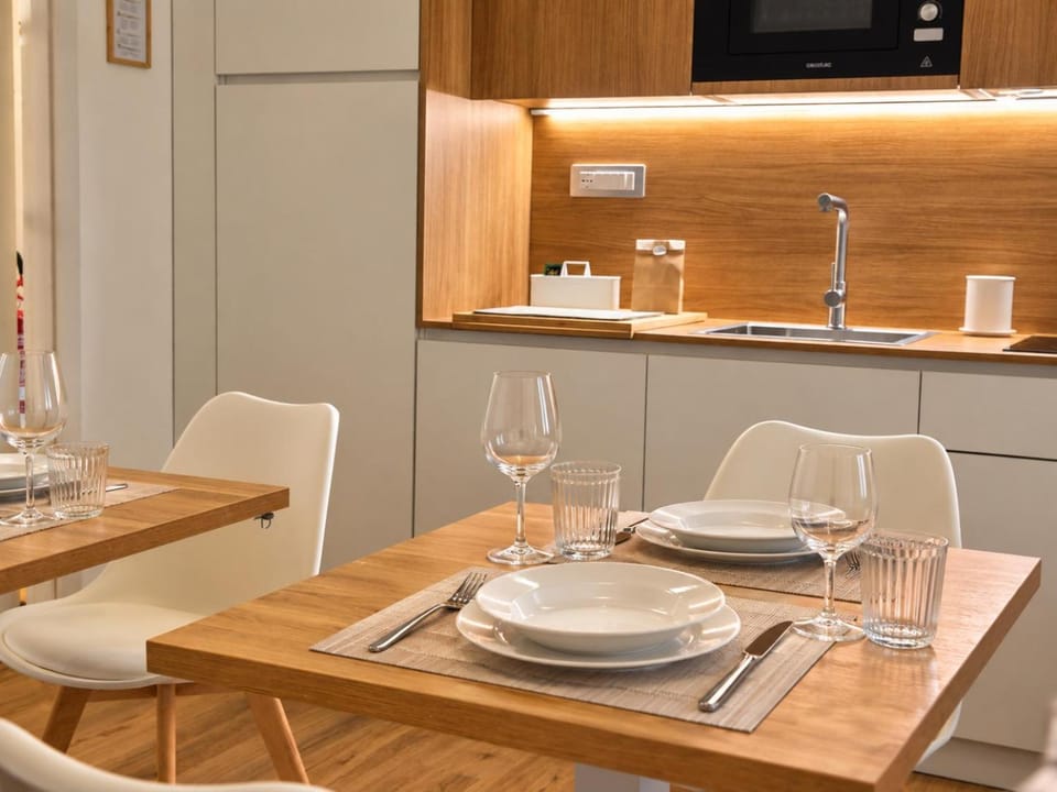 Kitchen or kitchenette, Dining area, Drinks