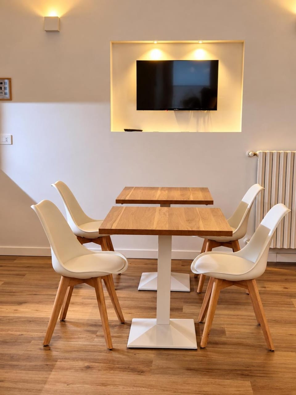 TV and multimedia, Living room, Seating area, Dining area, internet