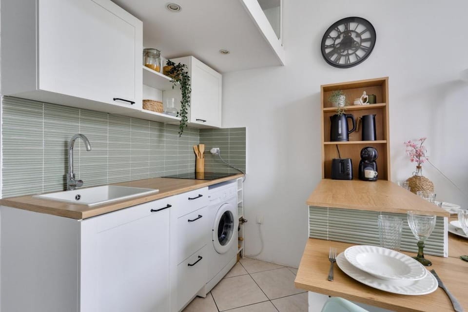 Kitchen or kitchenette