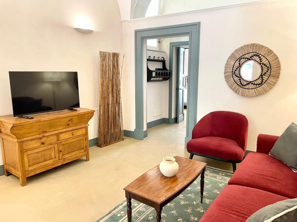 TV and multimedia, Living room, Seating area, Evening entertainment