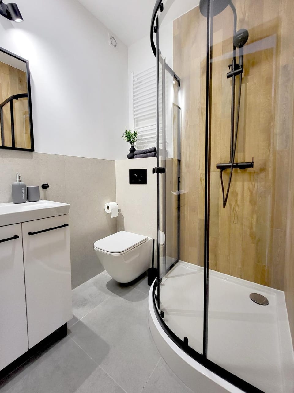 Shower, Toilet, Bathroom, towels