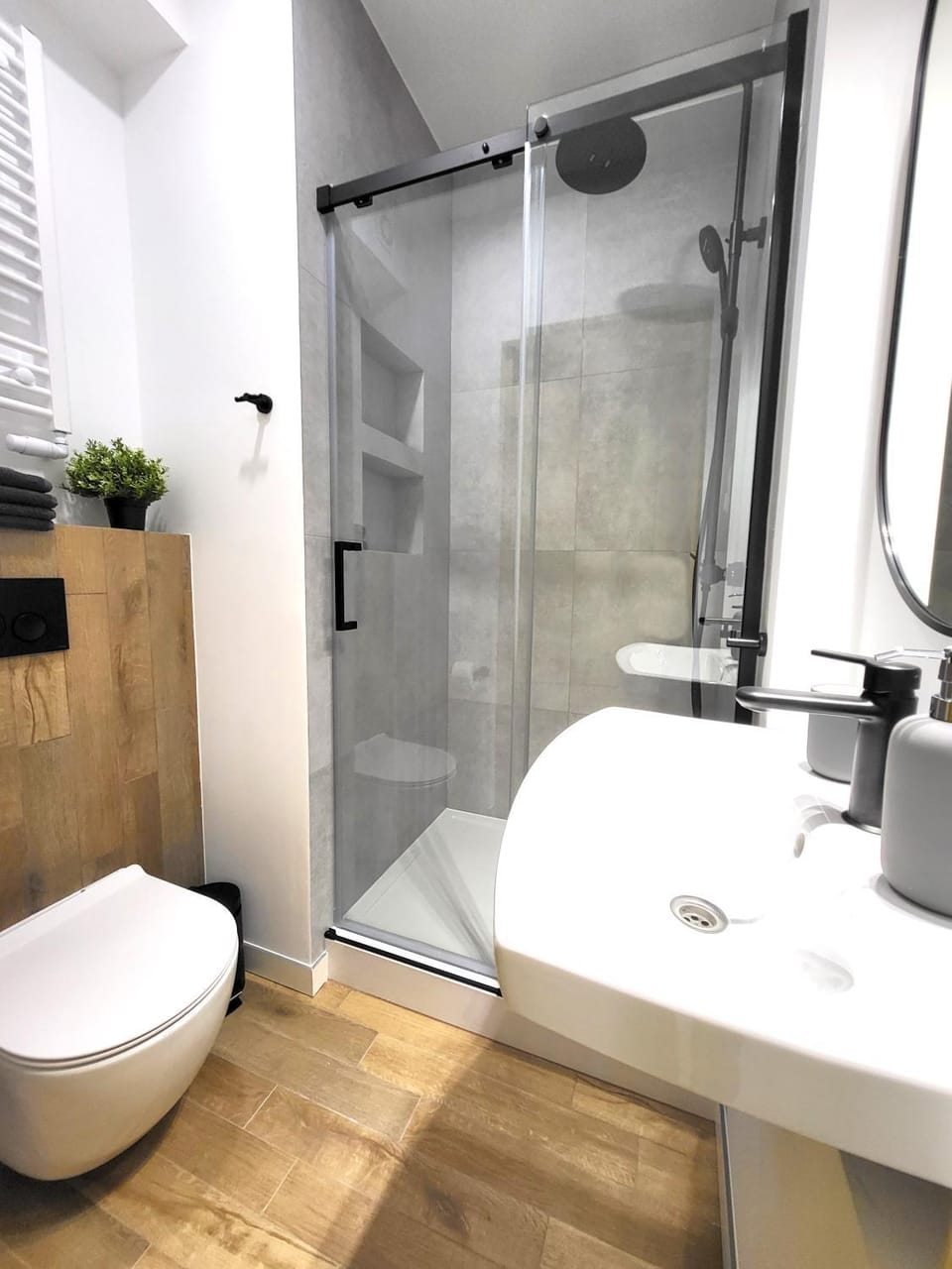 Shower, Toilet, Bathroom, towels