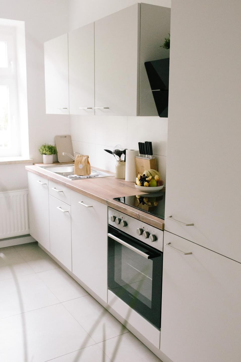Coffee/tea facilities, Kitchen or kitchenette, dishwasher, stove, toaster