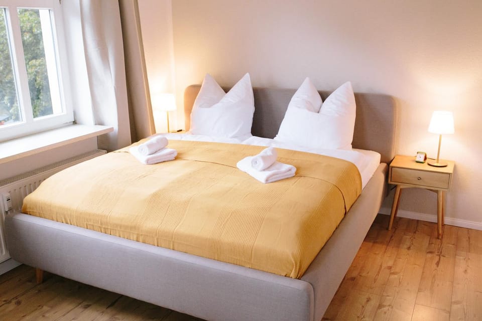 Bed, Photo of the whole room, Bedroom, towels
