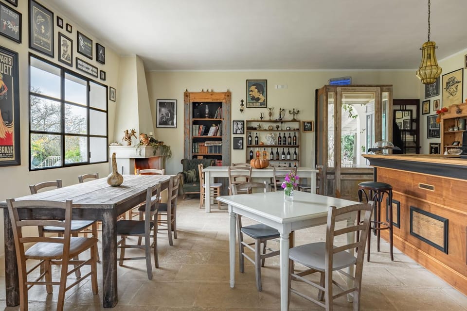 Property building, Kitchen or kitchenette, Living room