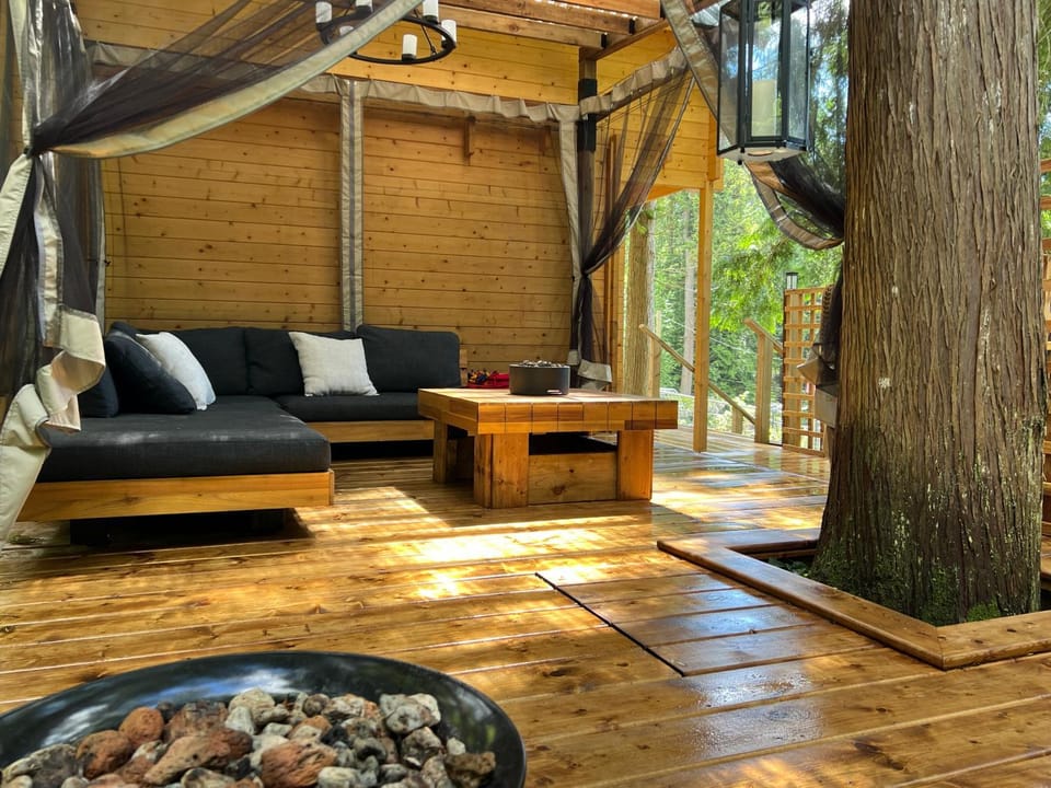 Creekside Bunkies Apartment in Roberts Creek