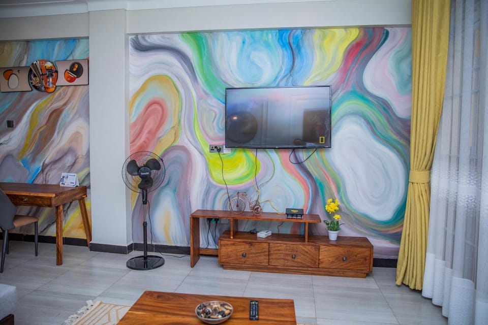 Communal lounge/ TV room, TV and multimedia, Living room, Decorative detail, Seating area, Evening entertainment