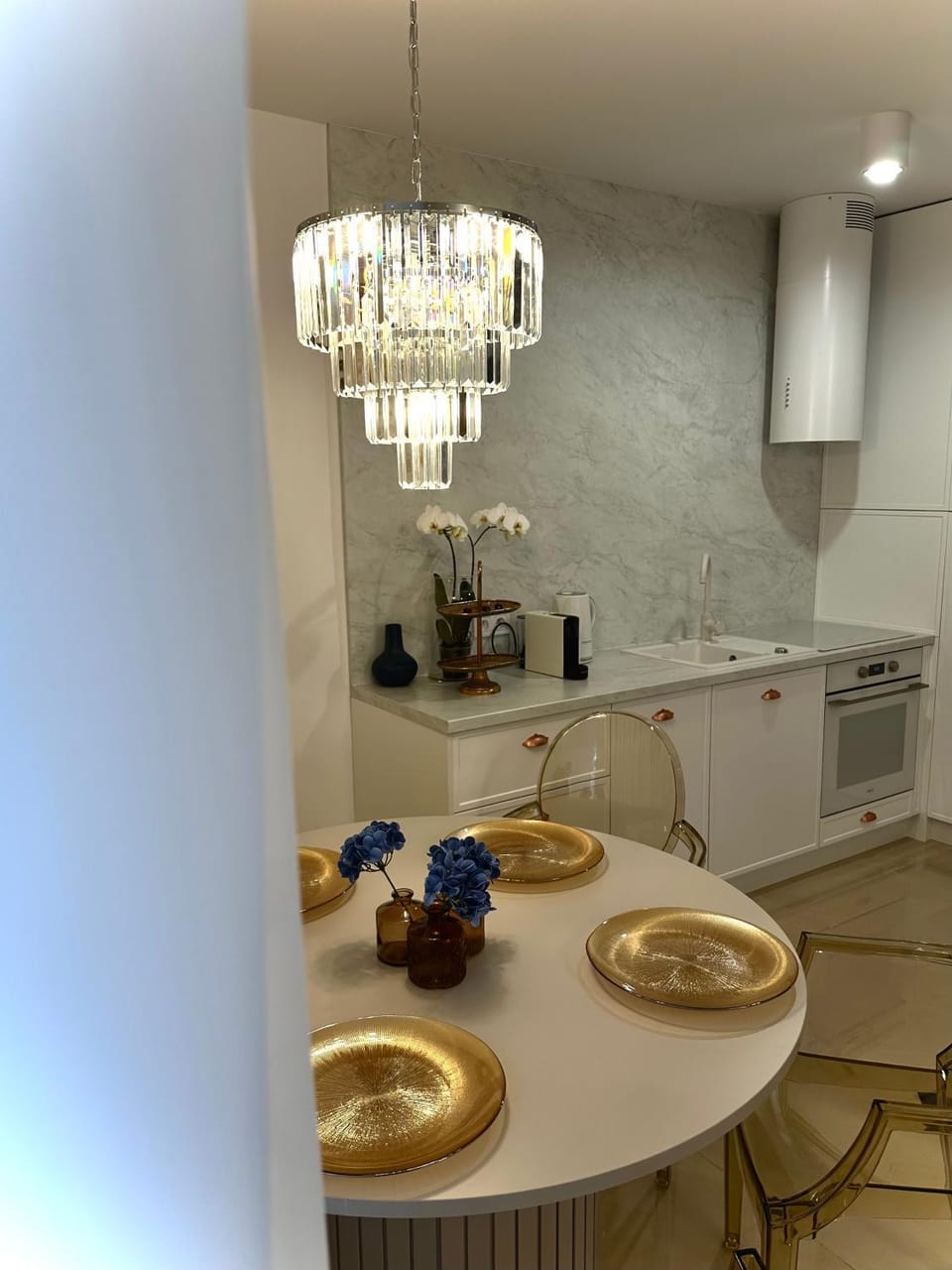 Kitchen or kitchenette, Dining area, stove