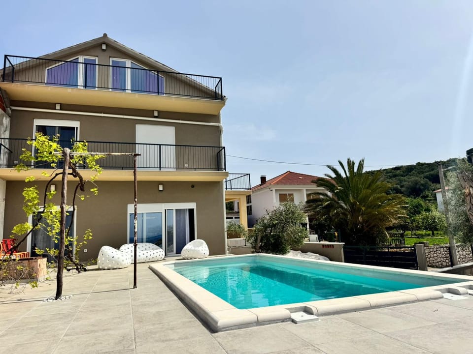 Property building, Swimming pool