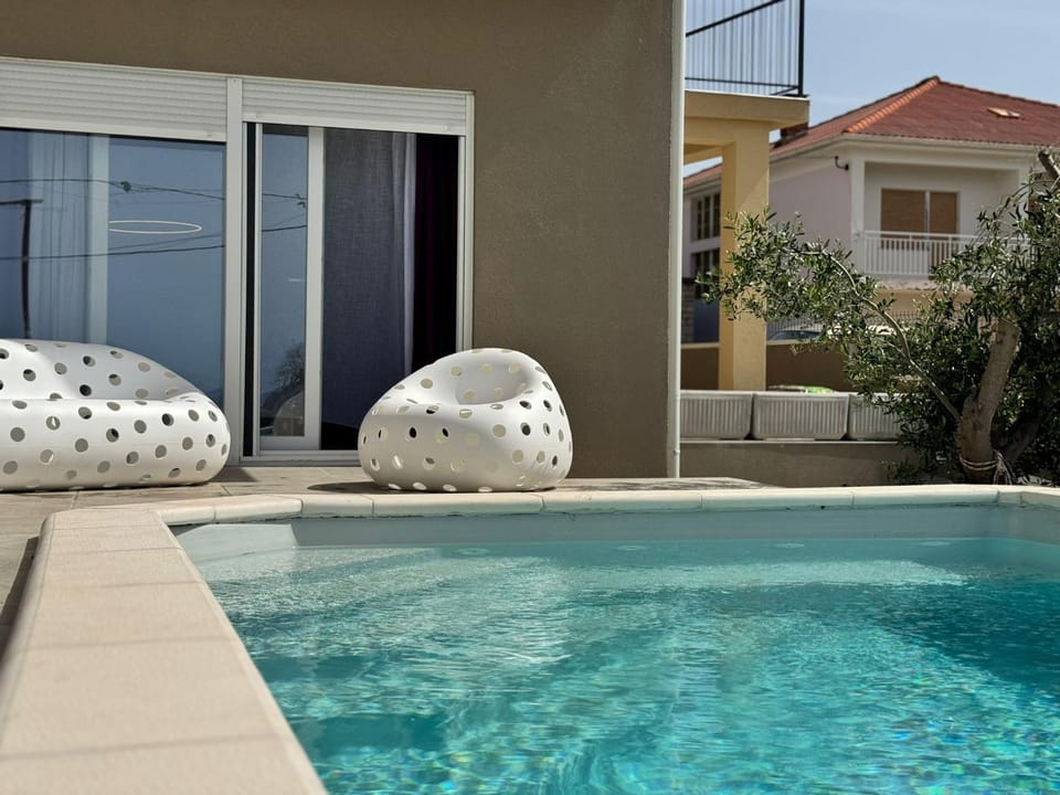 Property building, Swimming pool