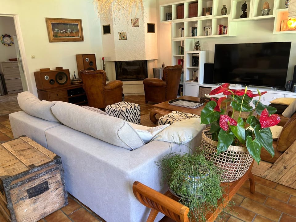 Communal lounge/ TV room