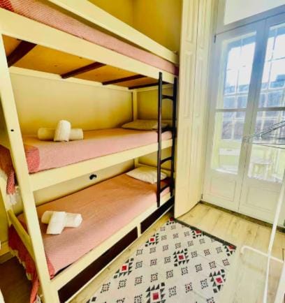 bunk bed, towels
