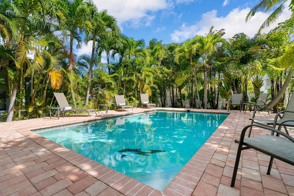 Swimming pool, sunbed