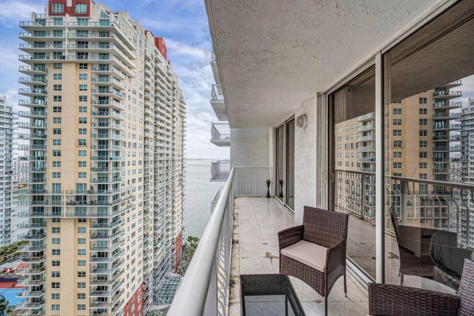 Peaceful Brickell 1BR Water and City Outlook Apartment in Brickell