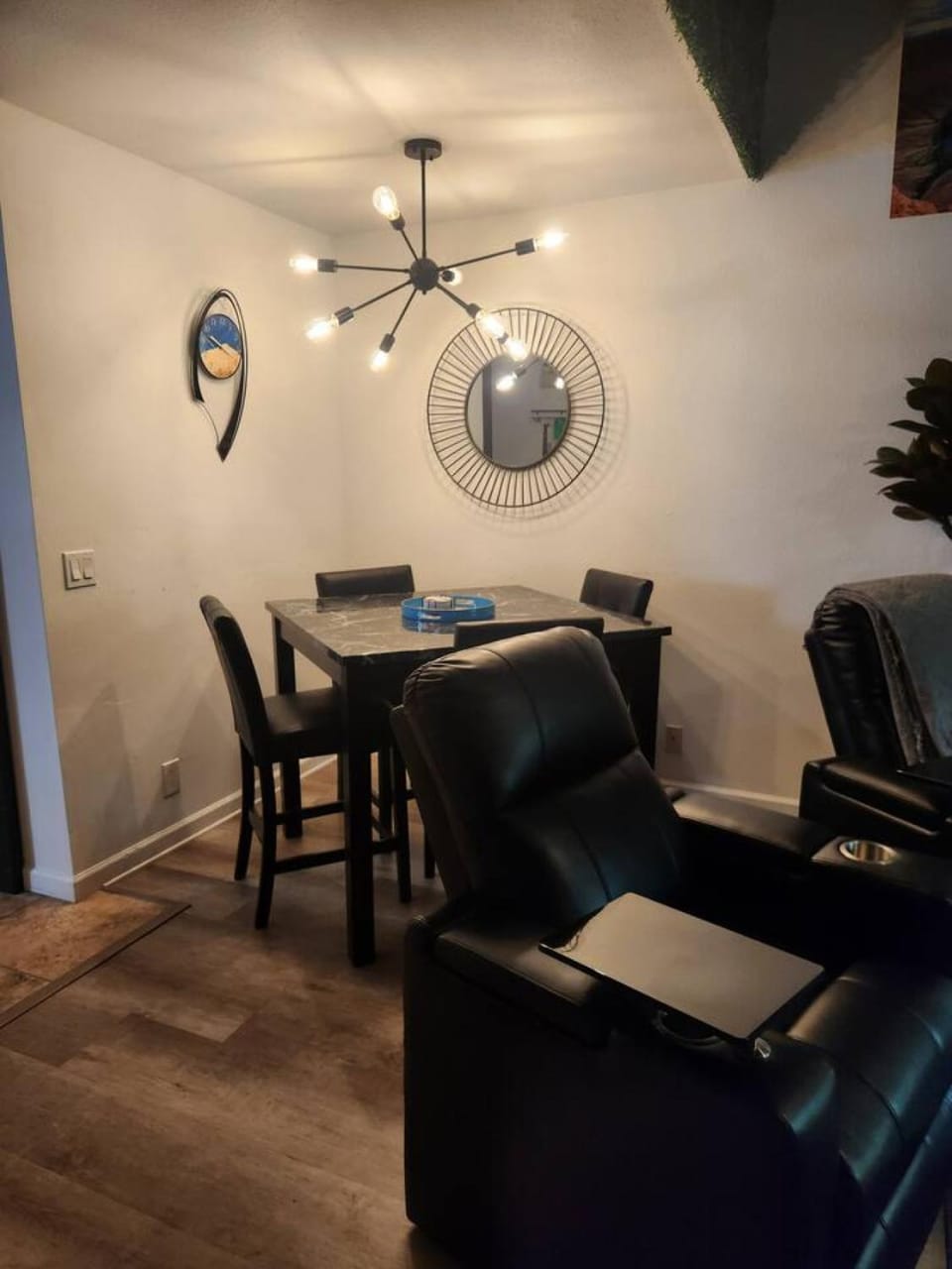 Urban Eden Pool Hot Tub House in Village of Oak Creek