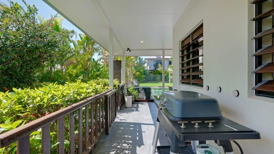 Poolside Palms Villa House in Cairns
