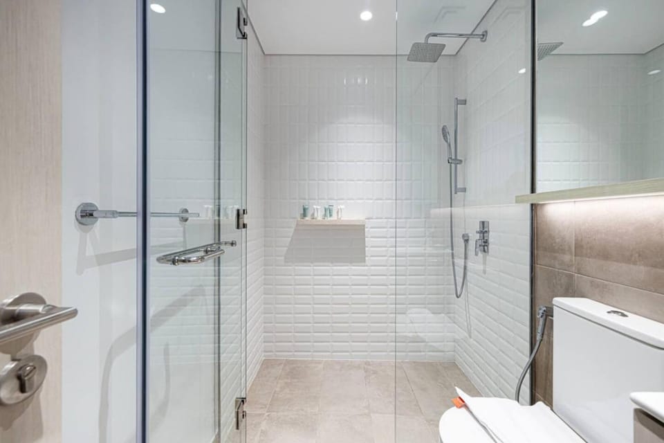Shower, Toilet, Bathroom, towels