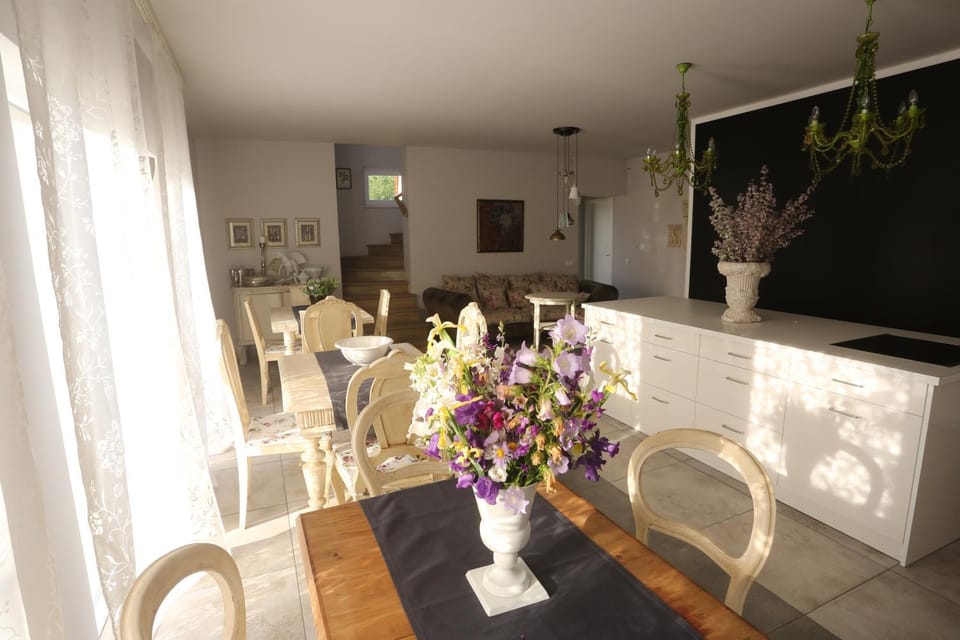 Decorative detail, Dining area