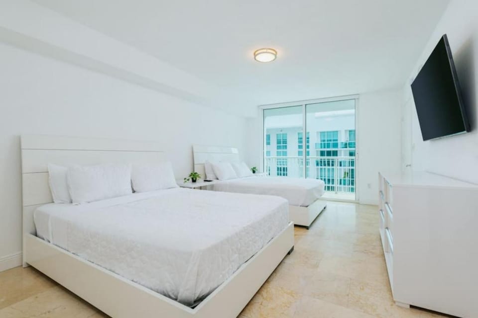 Bright and Cozy 3 Bedroom Apartment in Brickell