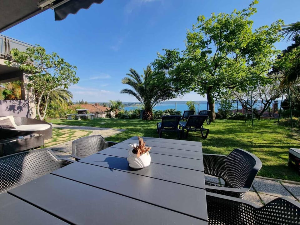 Day, Natural landscape, Garden, Seating area, Dining area, Sea view