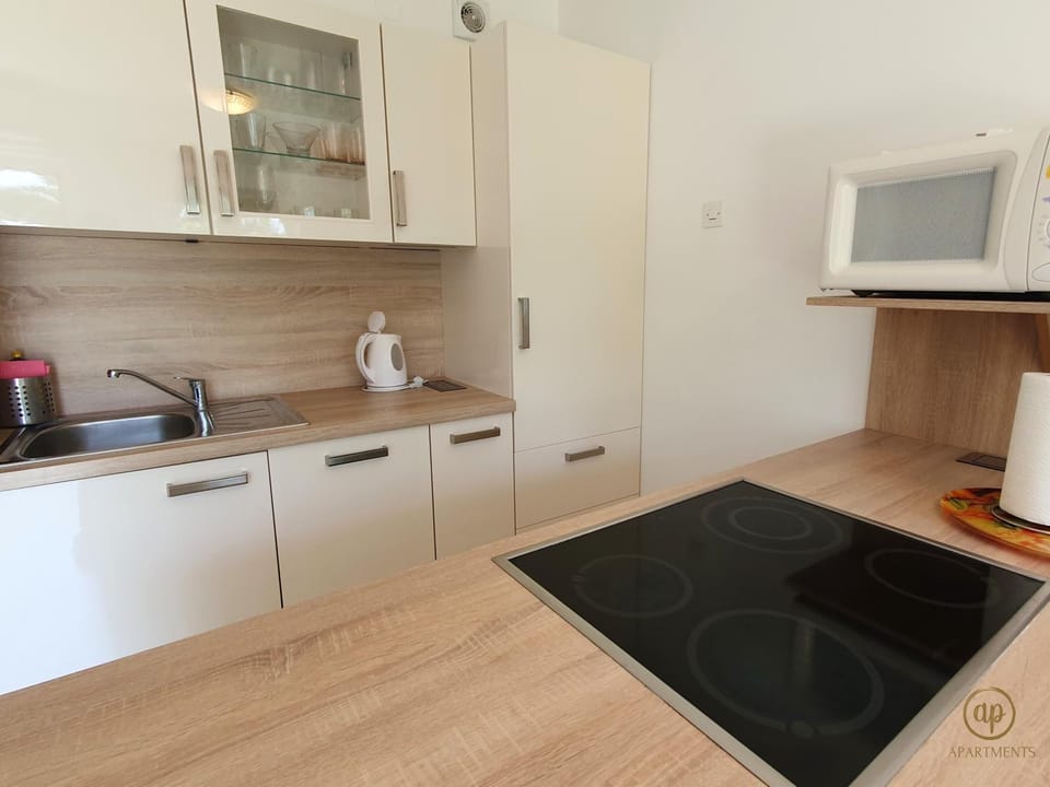 Kitchen or kitchenette, minibar, pet friendly, stove