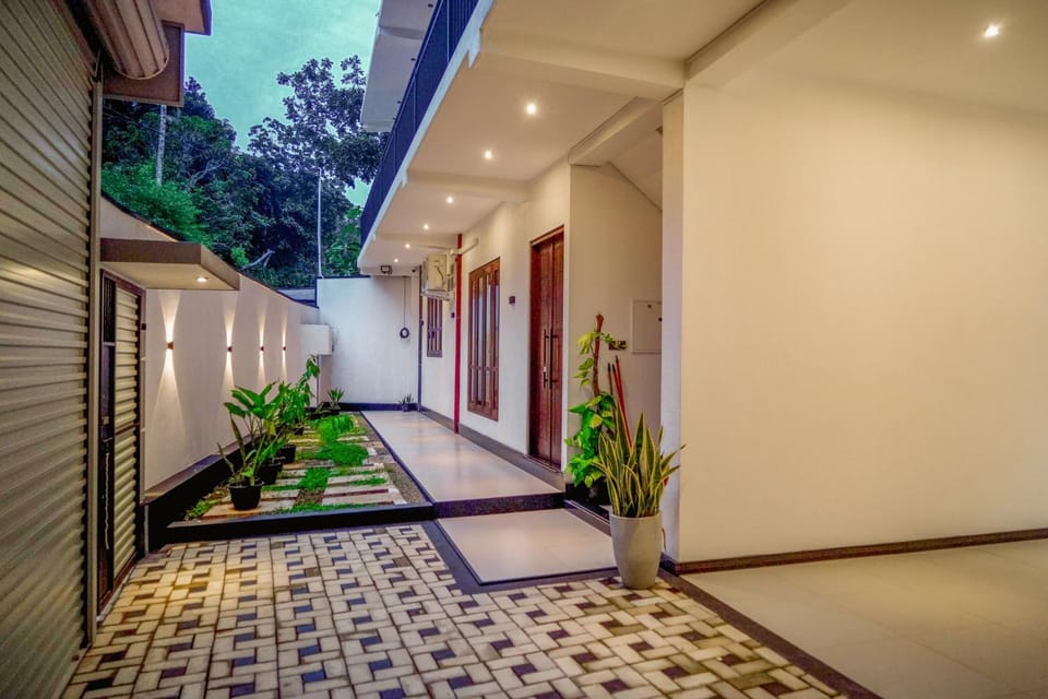 Elegance Lake View Apartment in Southern Province