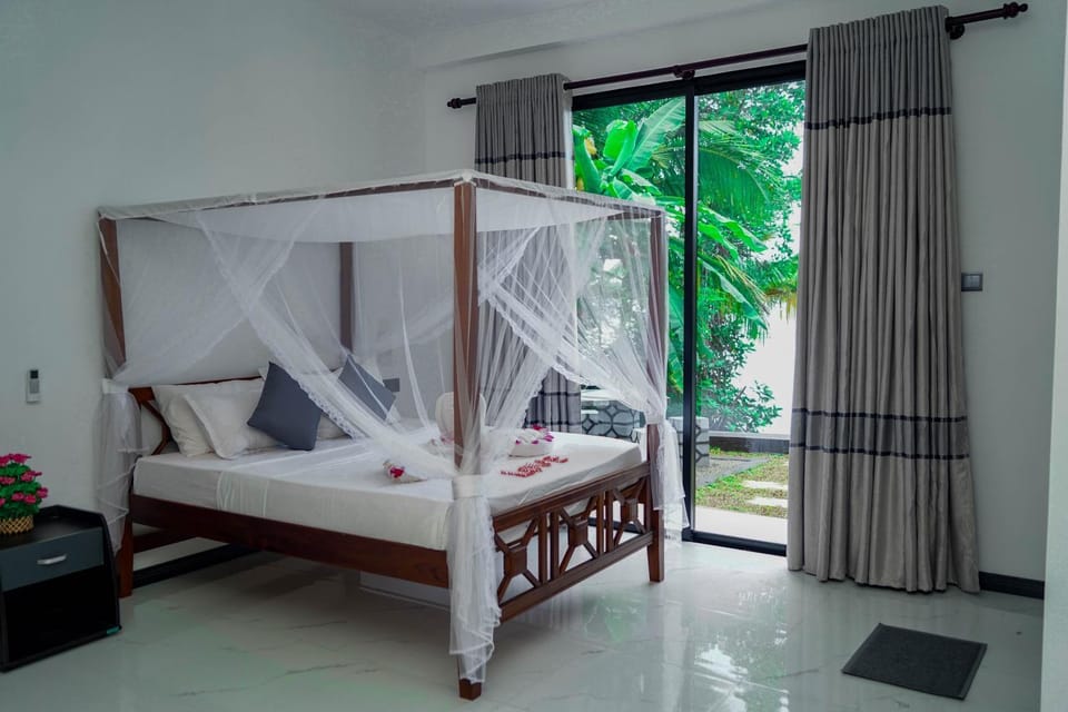 Elegance Lake View Apartment in Southern Province