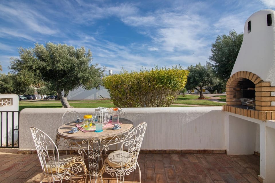 Property building, Balcony/Terrace, Living room