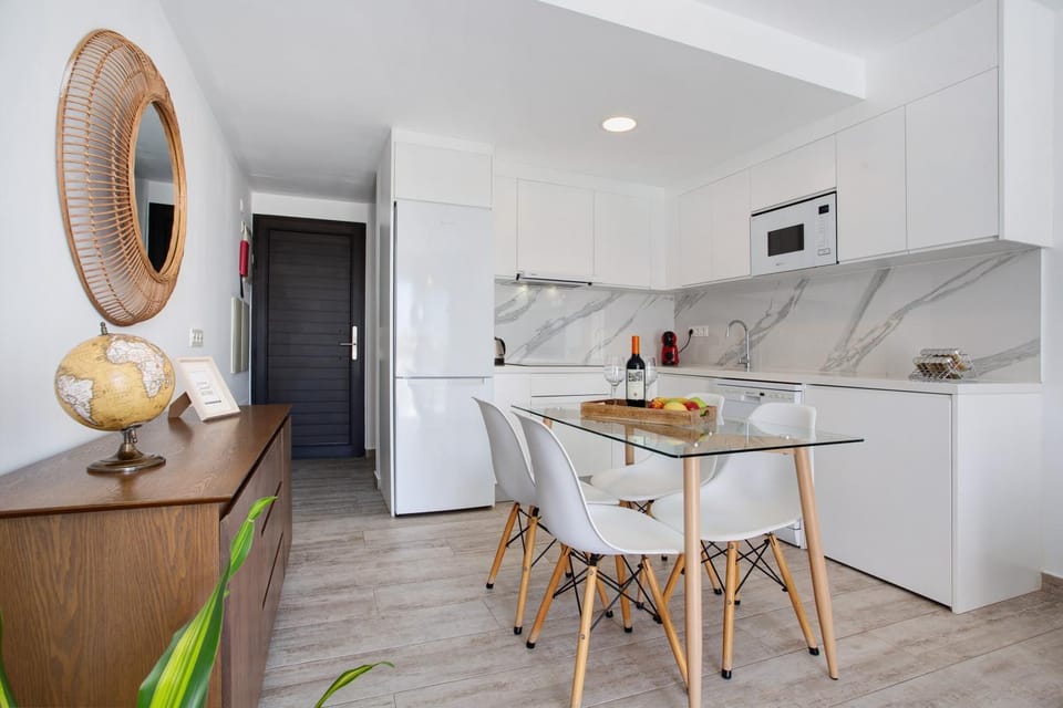 Property building, Kitchen or kitchenette, Living room