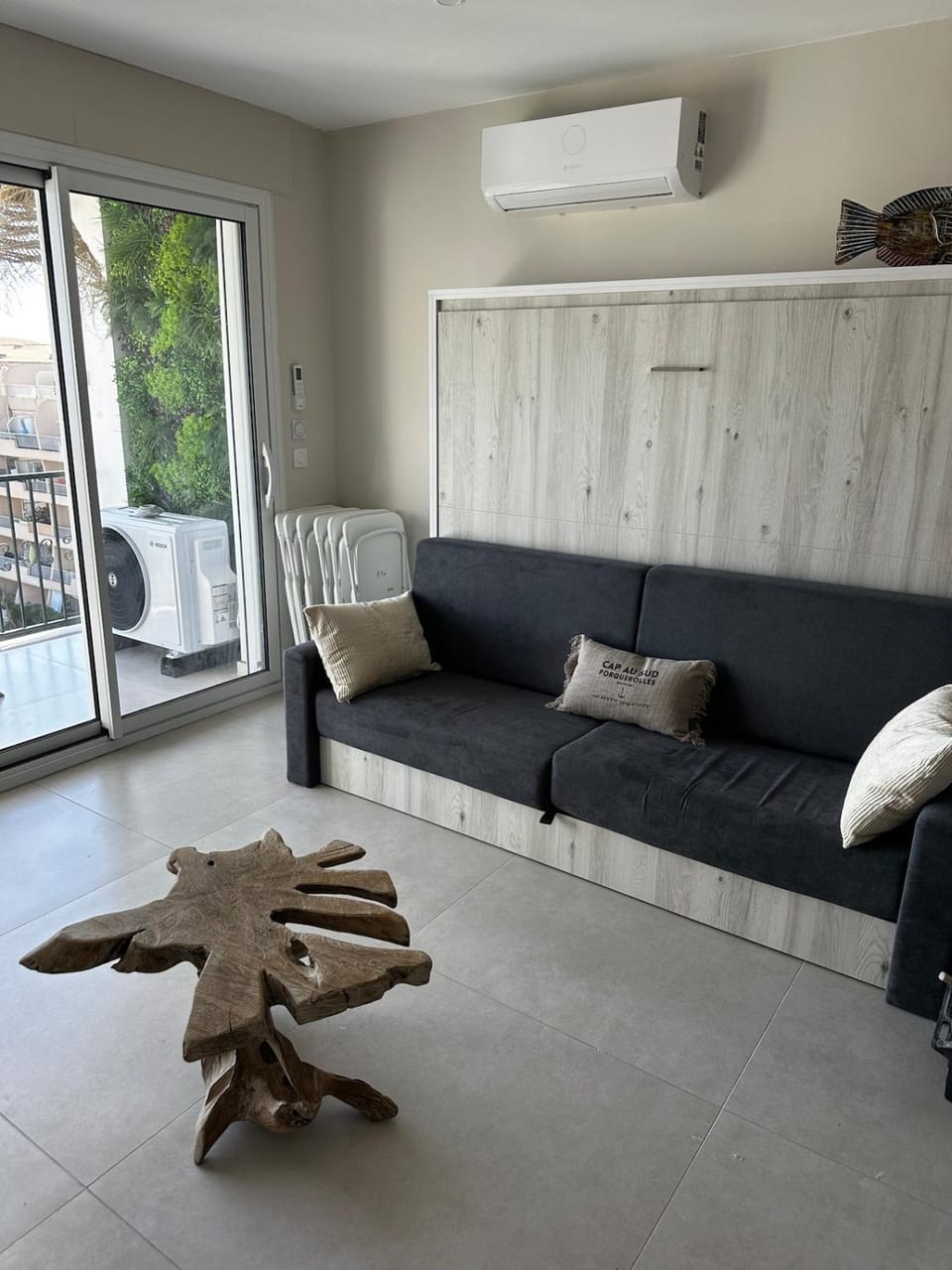 Living room, air conditioner