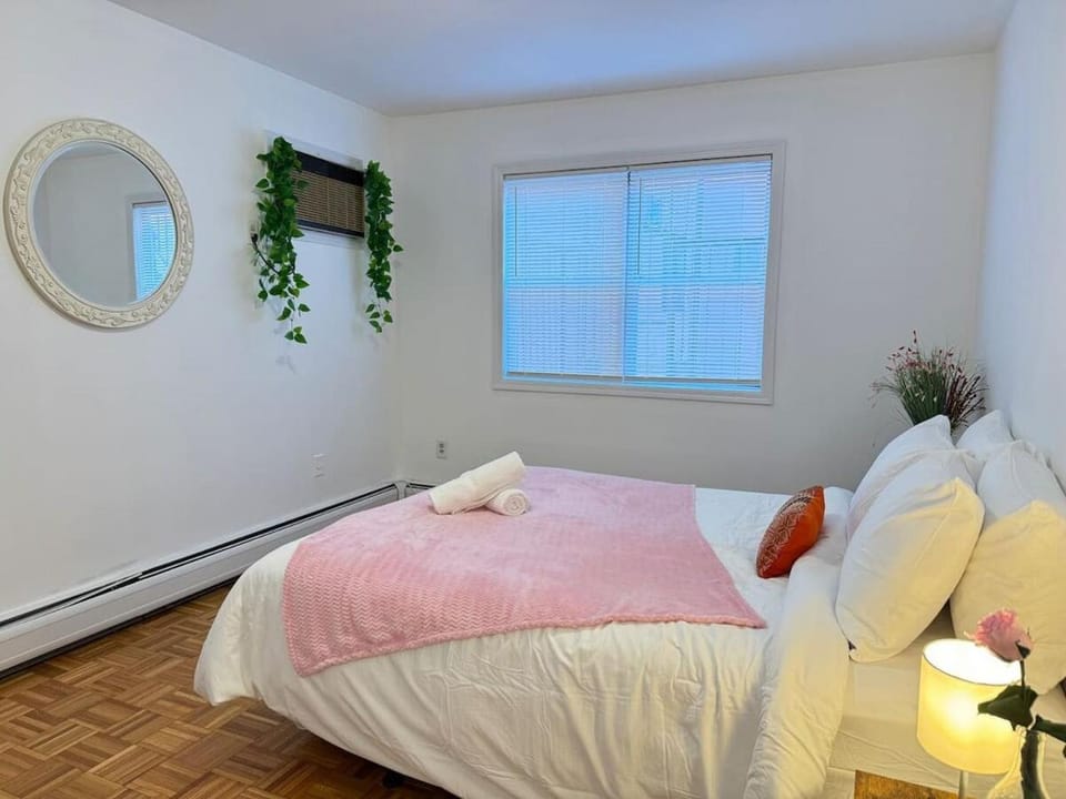 Huge Place Minutes from NYC Parking Available Apartment in North Bergen