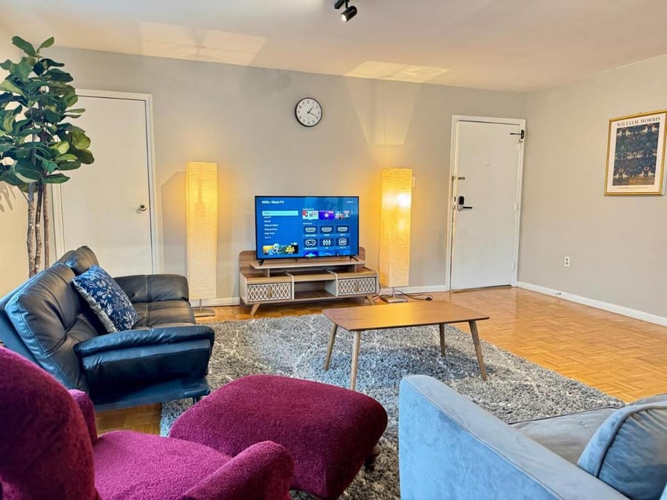 Huge Place Minutes from NYC Parking Available Apartment in North Bergen