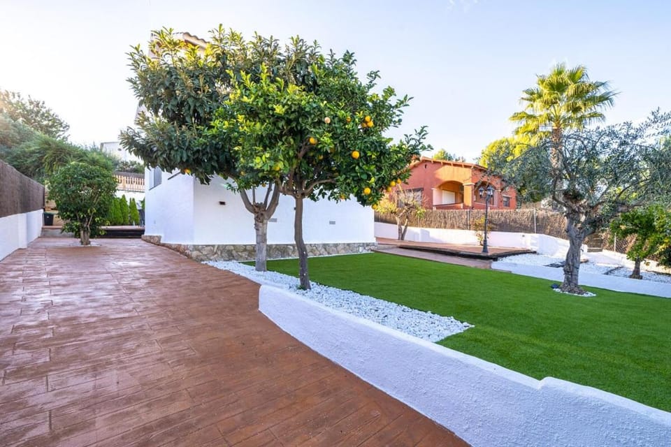 Property building, Natural landscape, Garden, Garden view