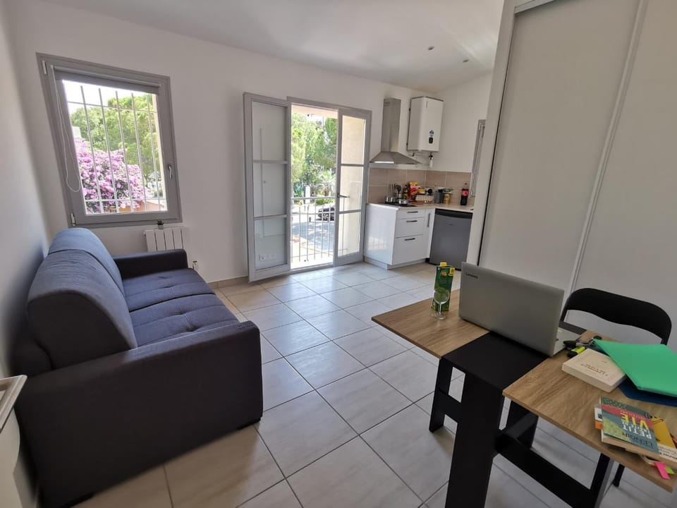 Magnifique studio - Augusta Résidence du Port - à 50 m du vieux Port et de ses animations Apartment in La Ciotat