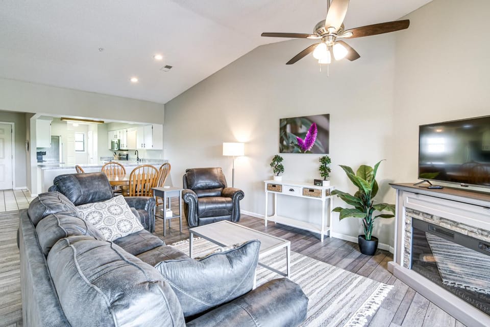 Indoor Pool Access: Family Condo 1 Mi to 76 Strip! House in Branson