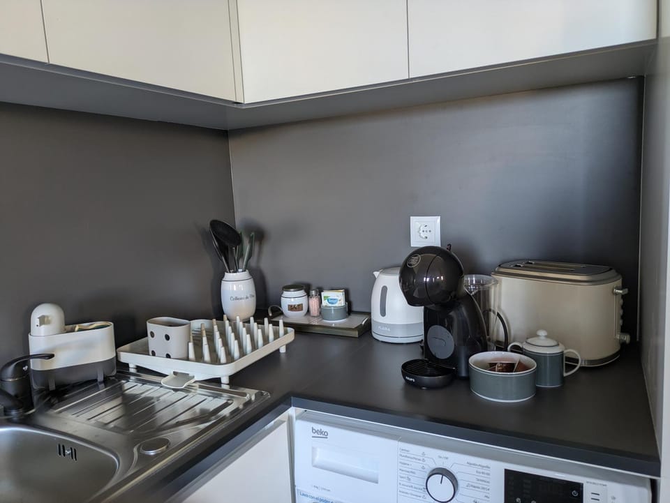 Coffee/tea facilities, toaster