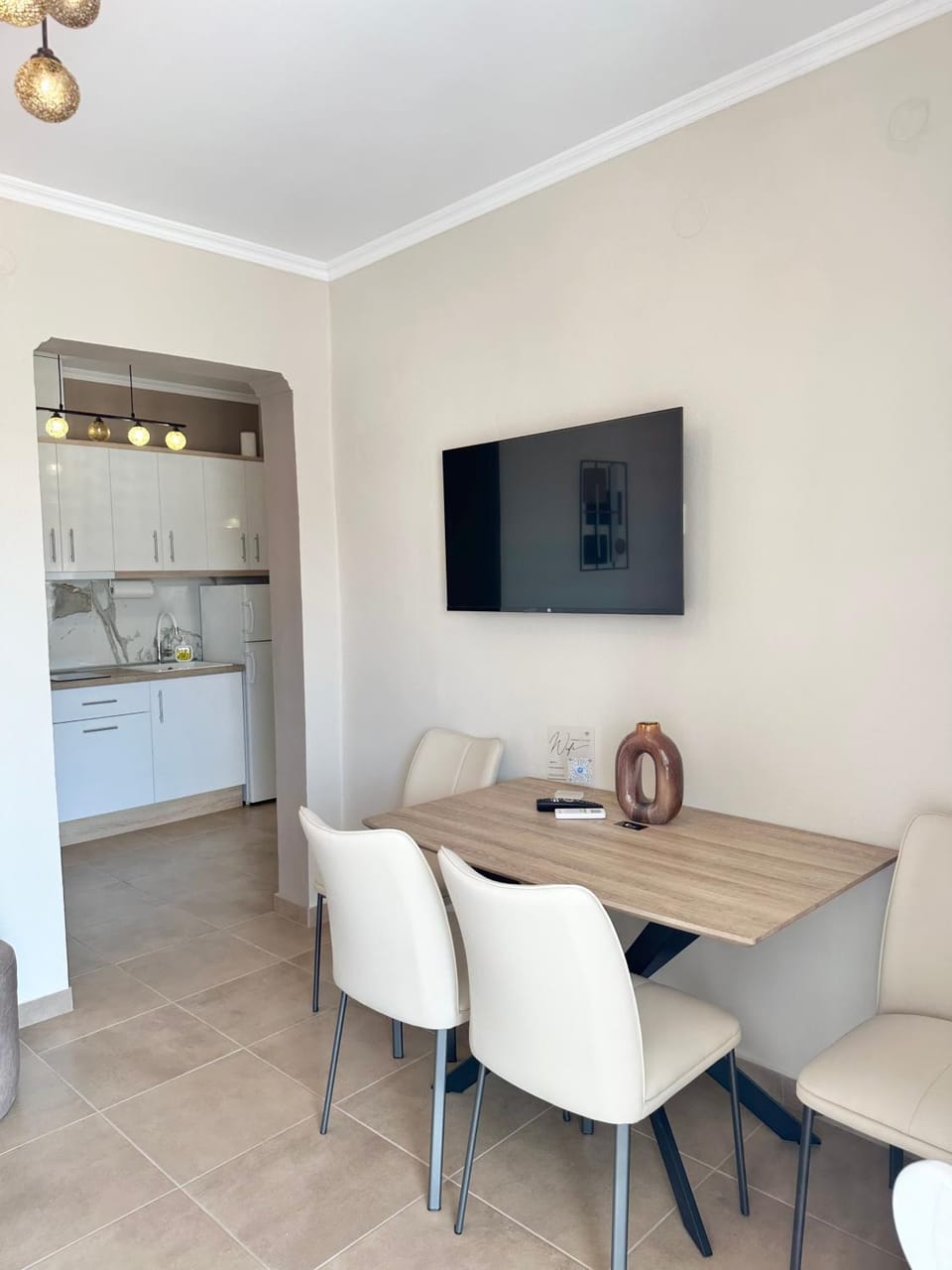 TV and multimedia, Kitchen or kitchenette, Dining area