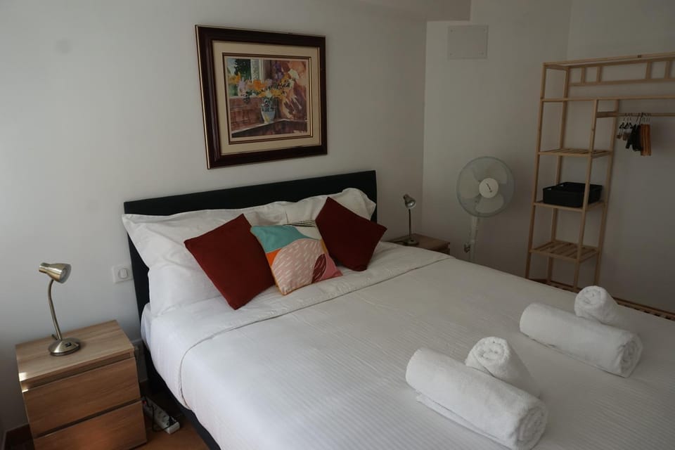 Bed, Photo of the whole room, Bedroom, towels