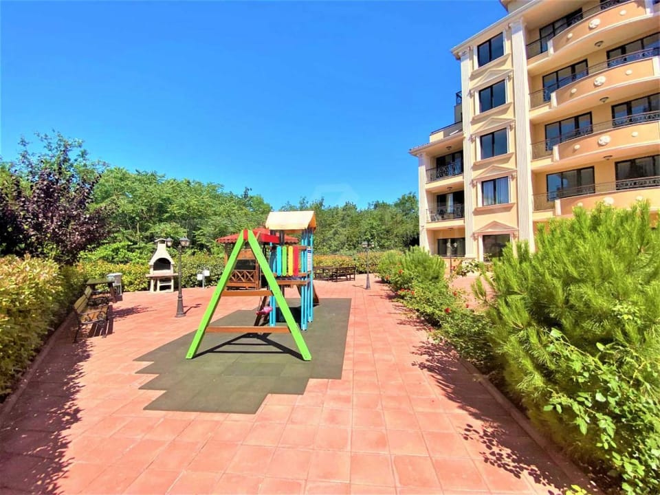 Flora Beach Resort apartment free parking Apartment in Pomorie