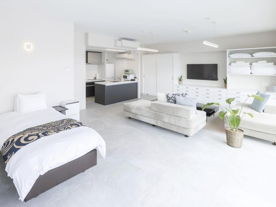 Bed, TV and multimedia, Living room