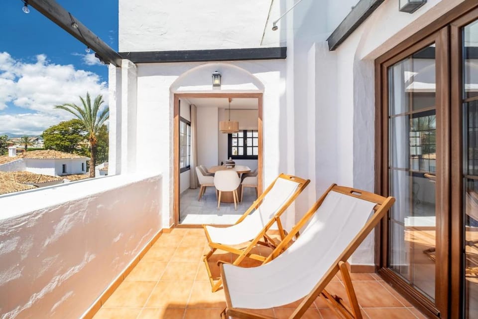 Balcony/Terrace, sunbed