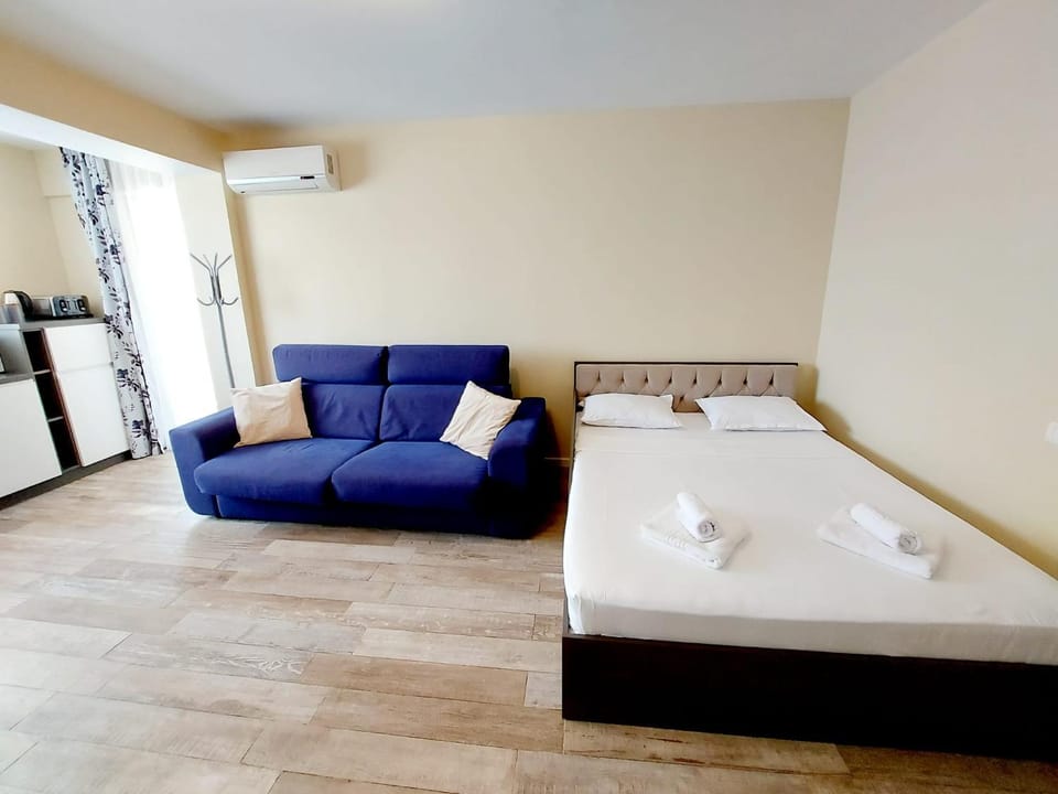 Living room, Photo of the whole room, towels