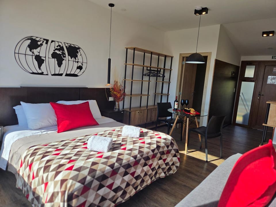 Bed, Photo of the whole room, Bedroom, towels