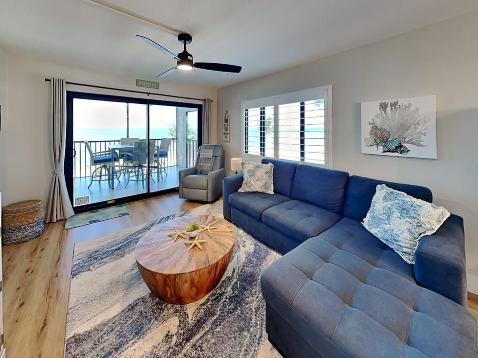 Balcony/Terrace, Living room, Seating area, furniture